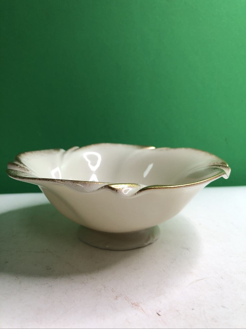 LENOX Dorset Collection Dessert Nut Bowl Candy Dish w/24K Gold Trim Swirl Edge